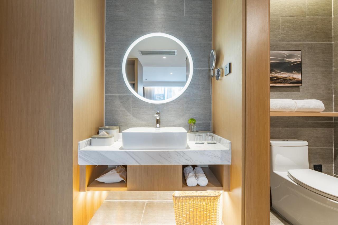 Pudong Caolu Atour Hotel 4*