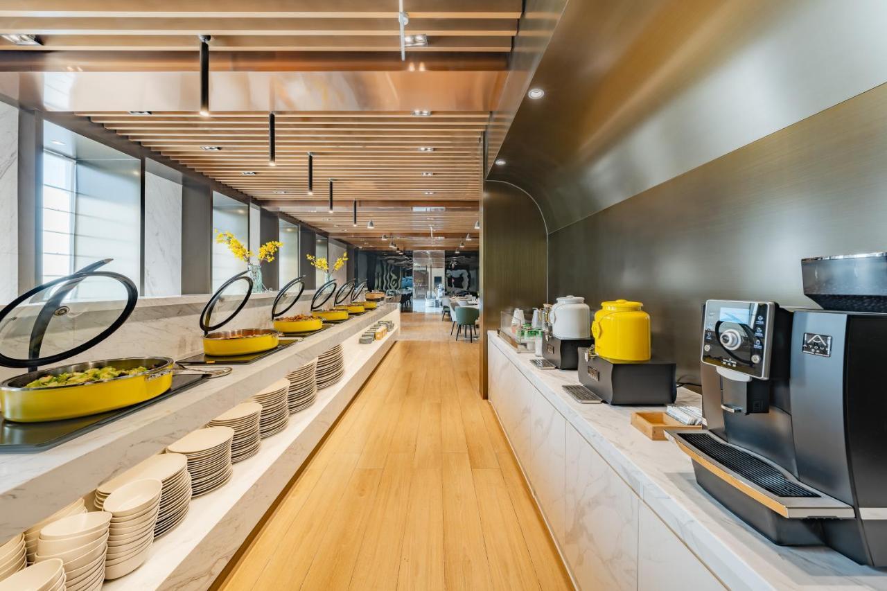 Hotel Pudong Caolu Atour 4*