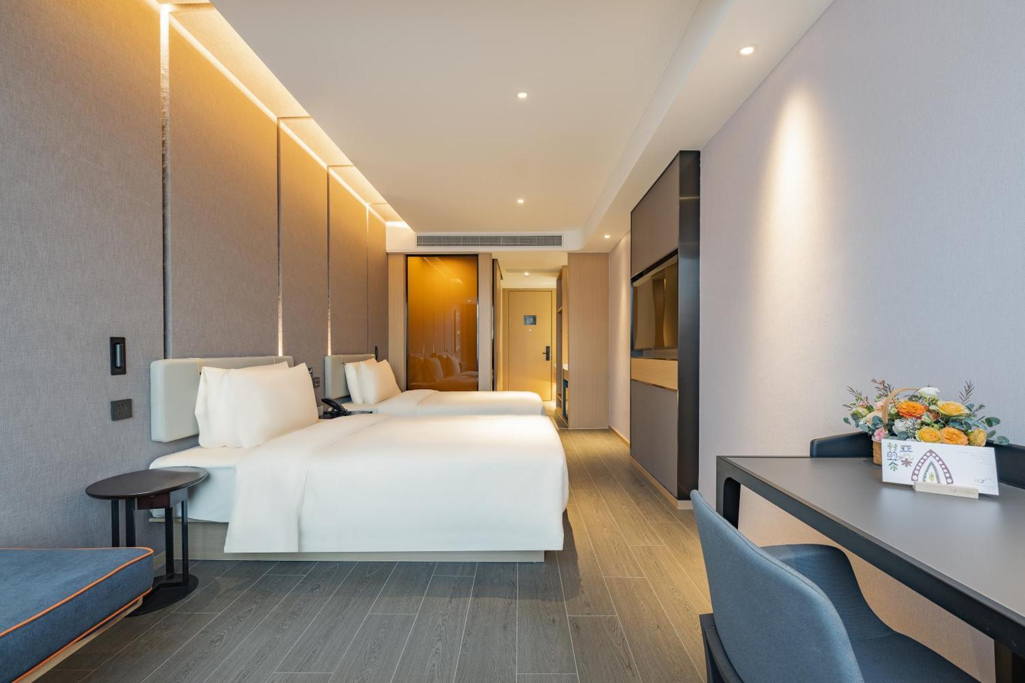 Pudong Caolu Atour Hotel 4*