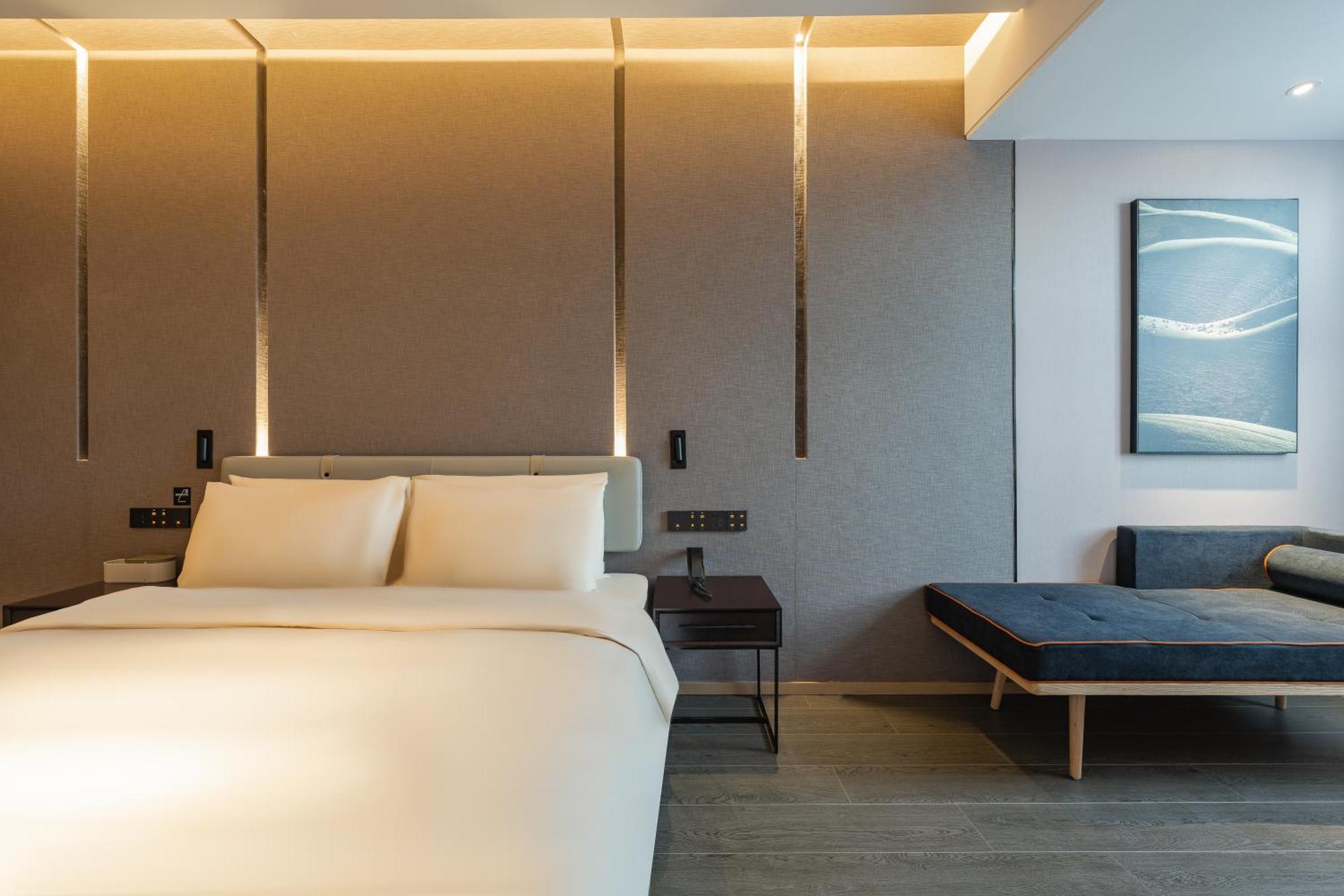 Pudong Caolu Atour Hotel