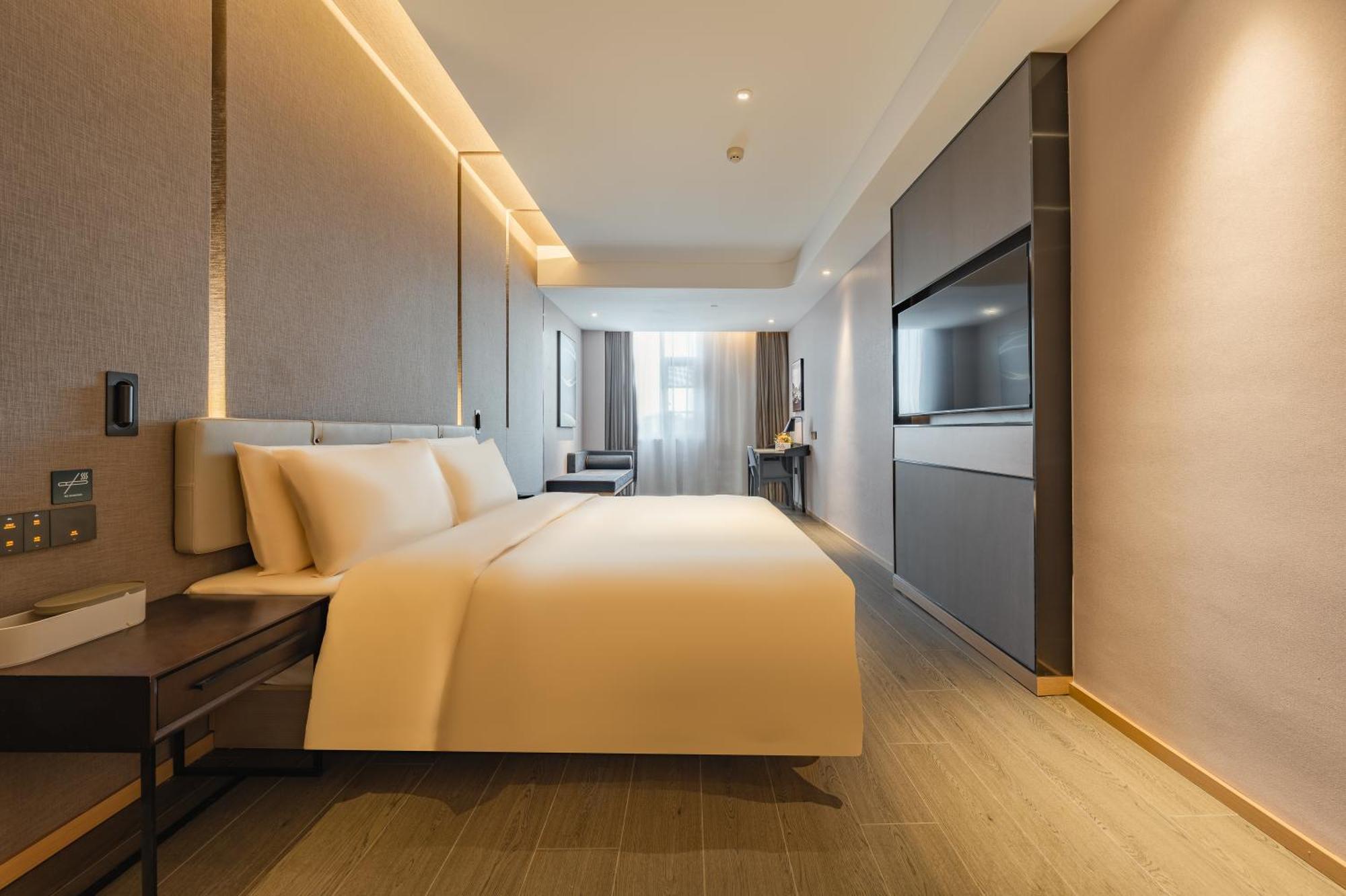 Pudong Caolu Atour Hotel 4*