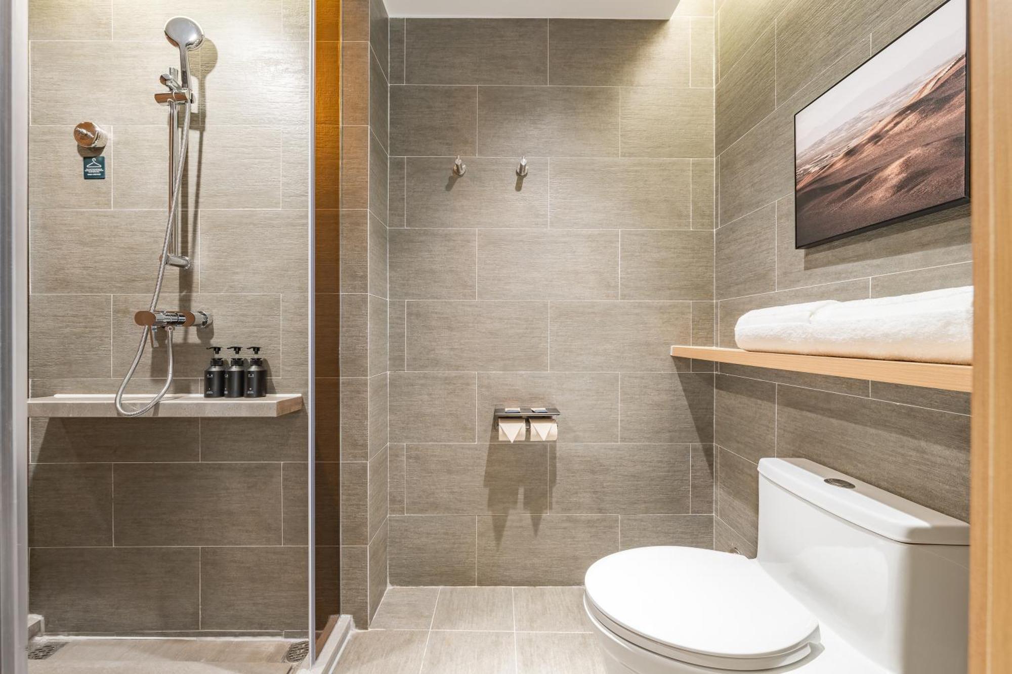 Hotel Pudong Caolu Atour 4*