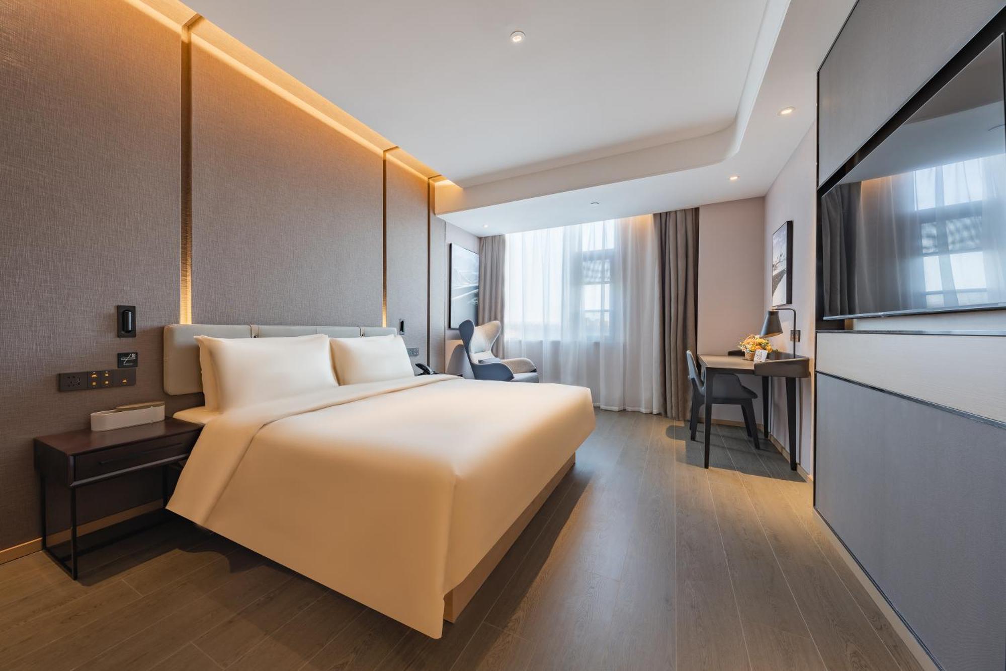 Hotel Pudong Caolu Atour 4*