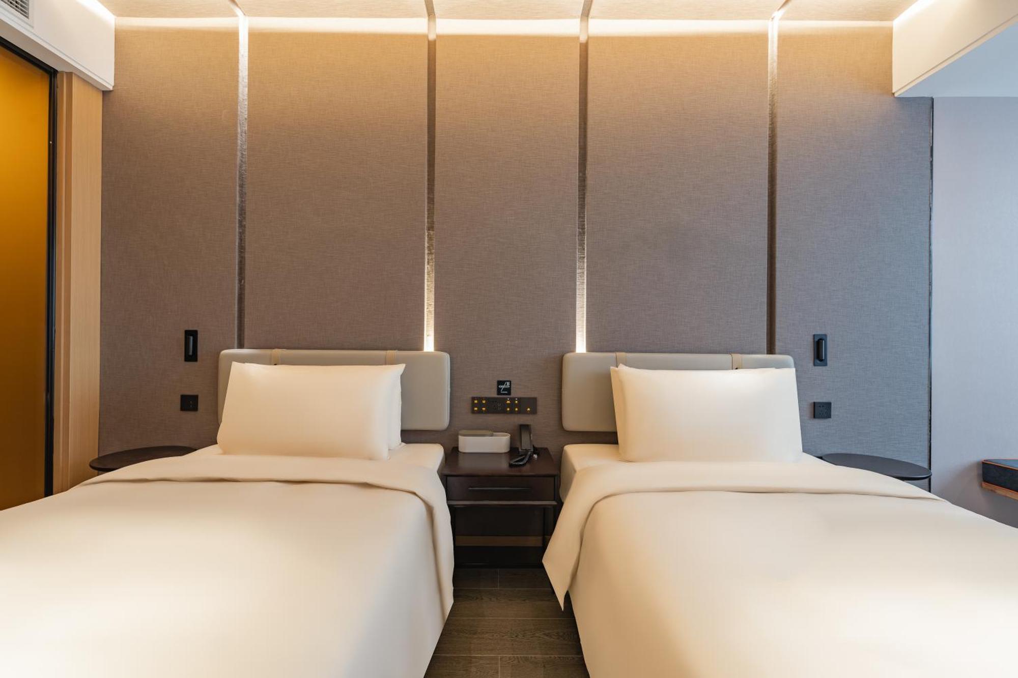 Pudong Caolu Atour Hotel 4*